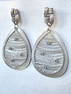 These are John Michael Richardson Handcrafted Post Pierced Dangle Earrings